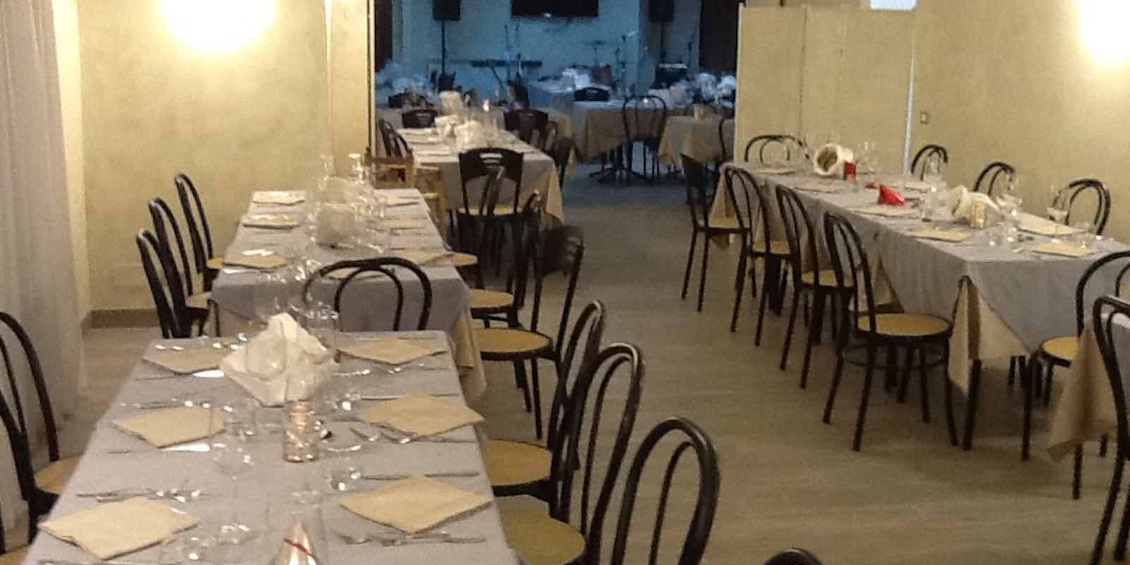 La sala del ristorante apparecchiata